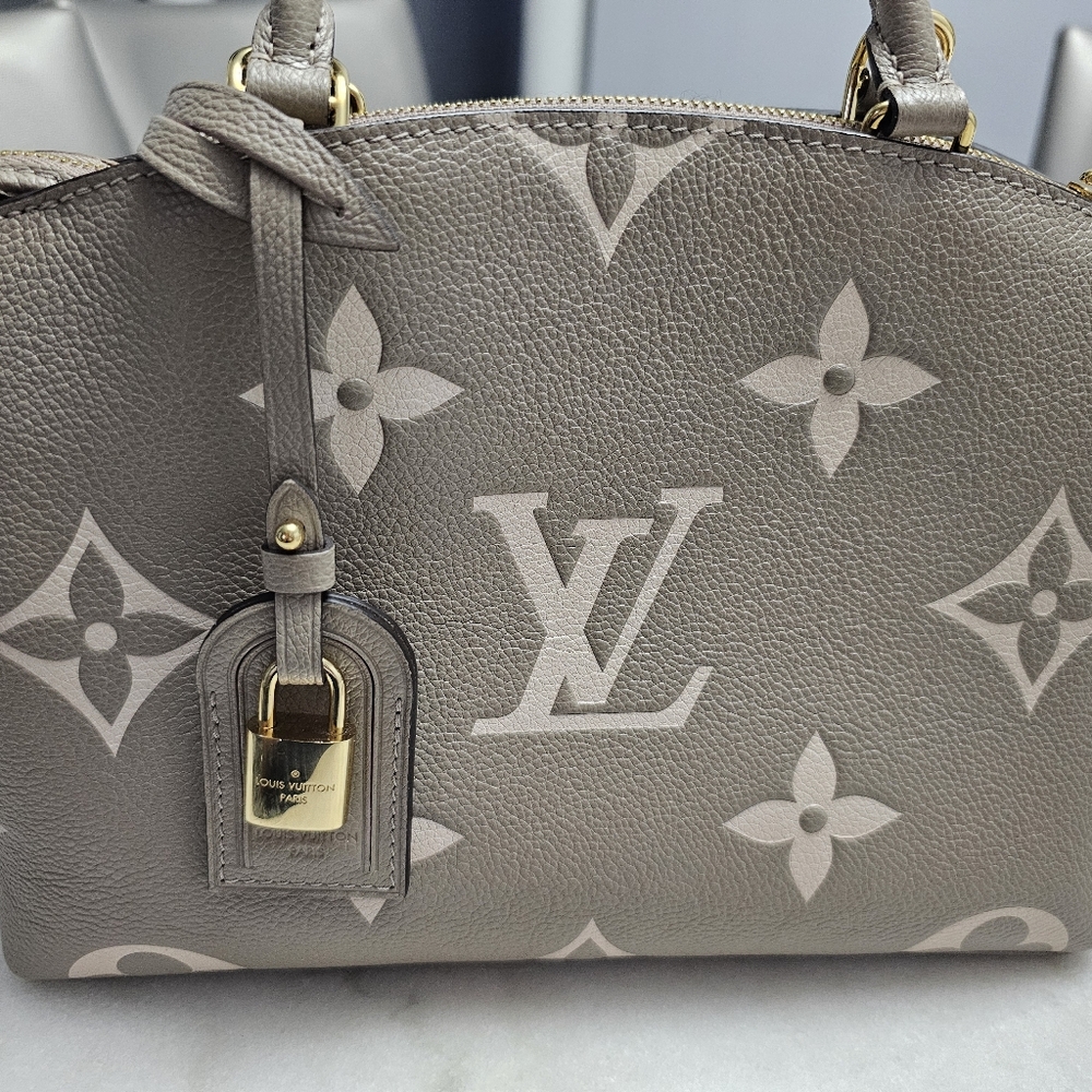 LV Louis Vuitton Petit Palais